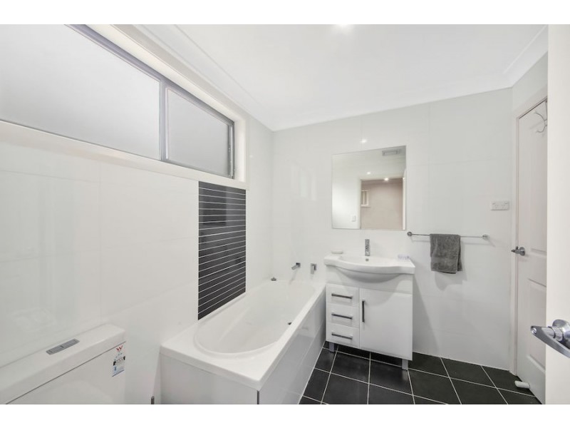 1/12 Freda Pl, Hammondville NSW 2170