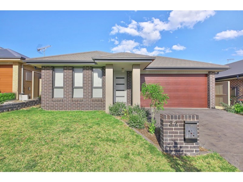 32 Pekin St, Spring Farm NSW 2570