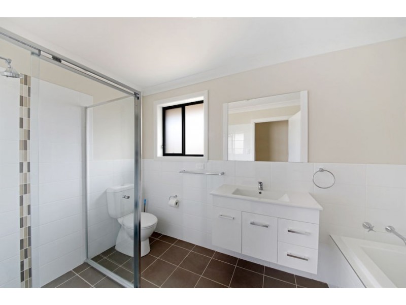32 Pekin St, Spring Farm NSW 2570