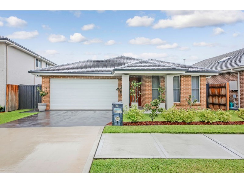 52 Kingsbury Rd, Edmondson Park NSW 2174
