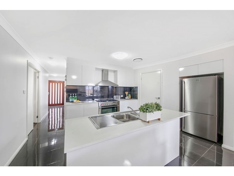 52 Kingsbury Rd, Edmondson Park NSW 2174