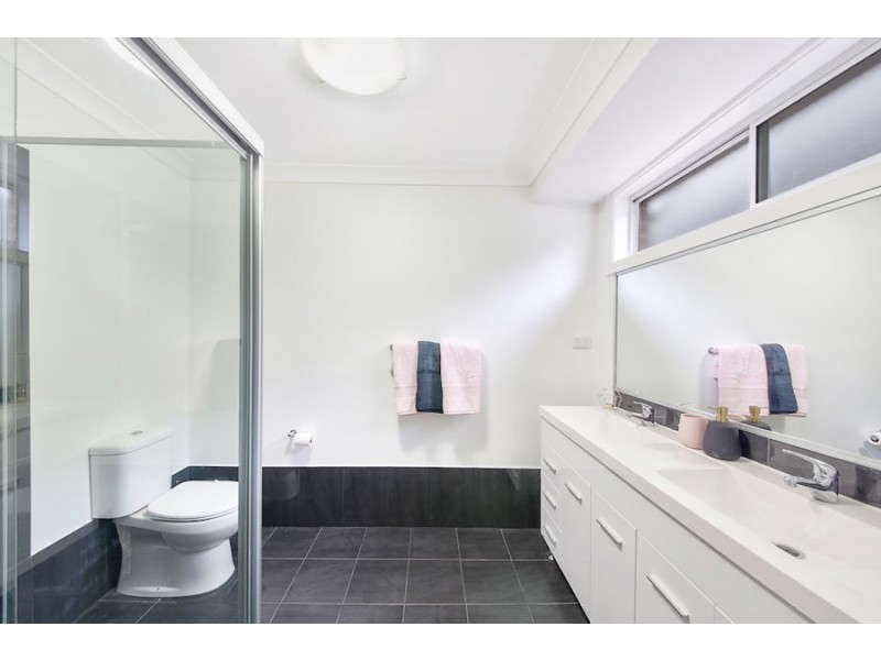 52 Kingsbury Rd, Edmondson Park NSW 2174