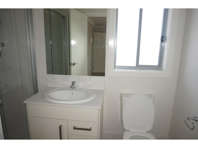 34 Dardenelles Rd, Edmondson Park NSW 2174