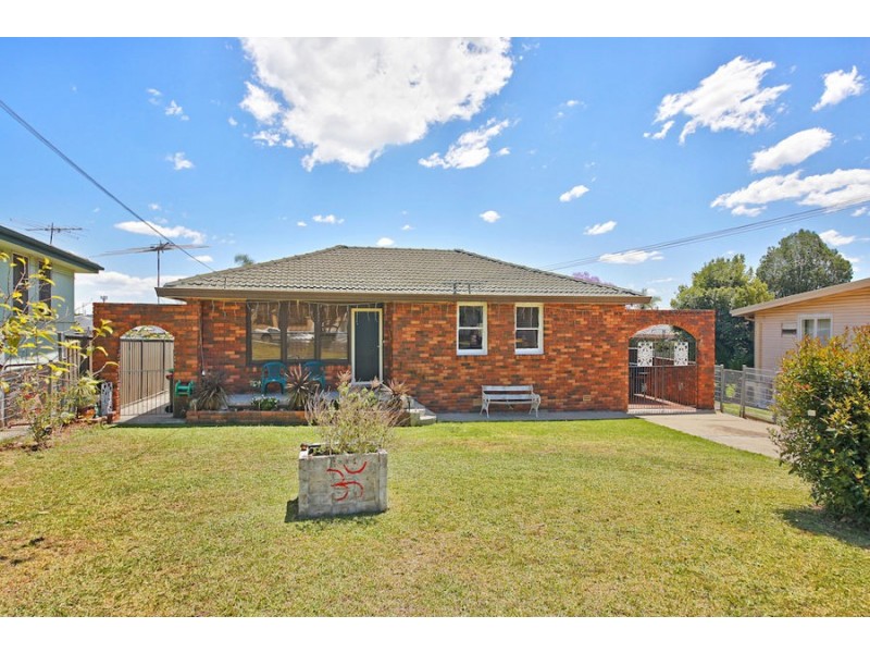 6 Leo Ave, Lurnea NSW 2170