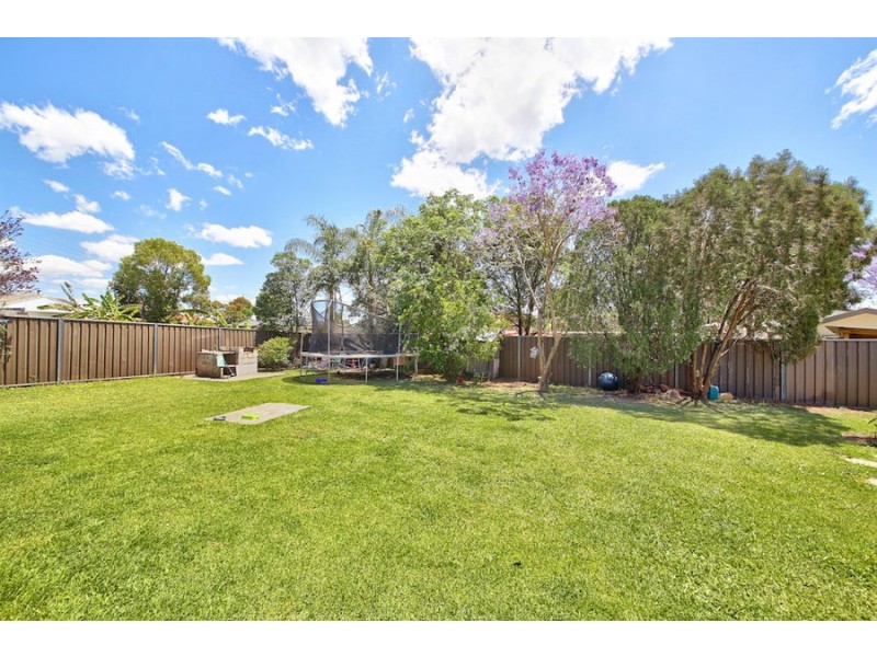 6 Leo Ave, Lurnea NSW 2170