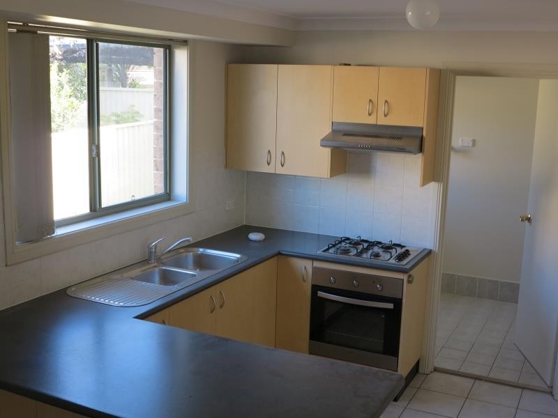 2b Glenalvon Pl, West Hoxton NSW 2171