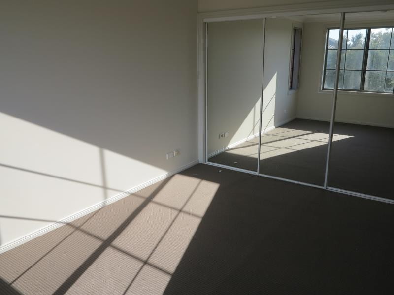 2b Glenalvon Pl, West Hoxton NSW 2171