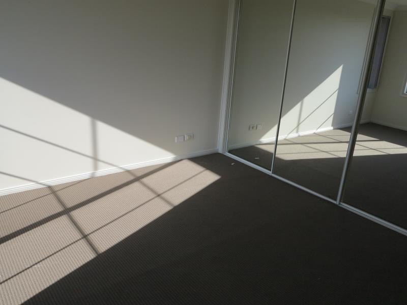 2b Glenalvon Pl, West Hoxton NSW 2171