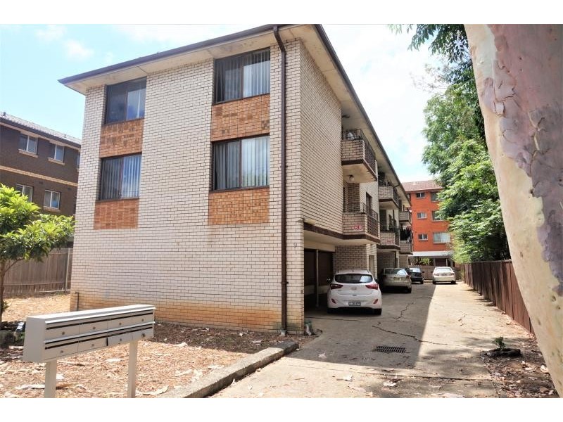 1/9 Lachlan St, Warwick Farm NSW 2170