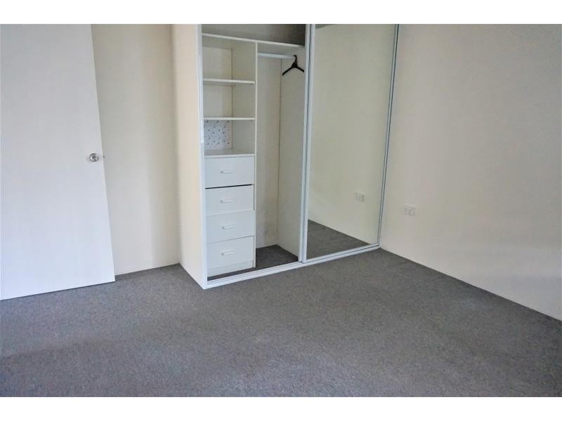 1/9 Lachlan St, Warwick Farm NSW 2170