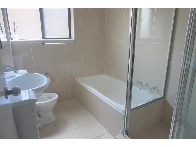 1/9 Lachlan St, Warwick Farm NSW 2170