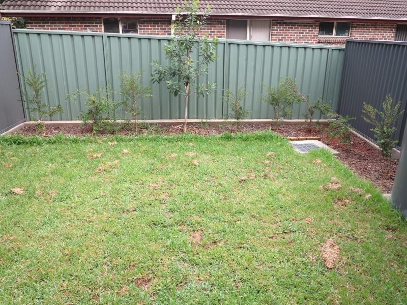 4/12 Freda Pl, Hammondville NSW 2170