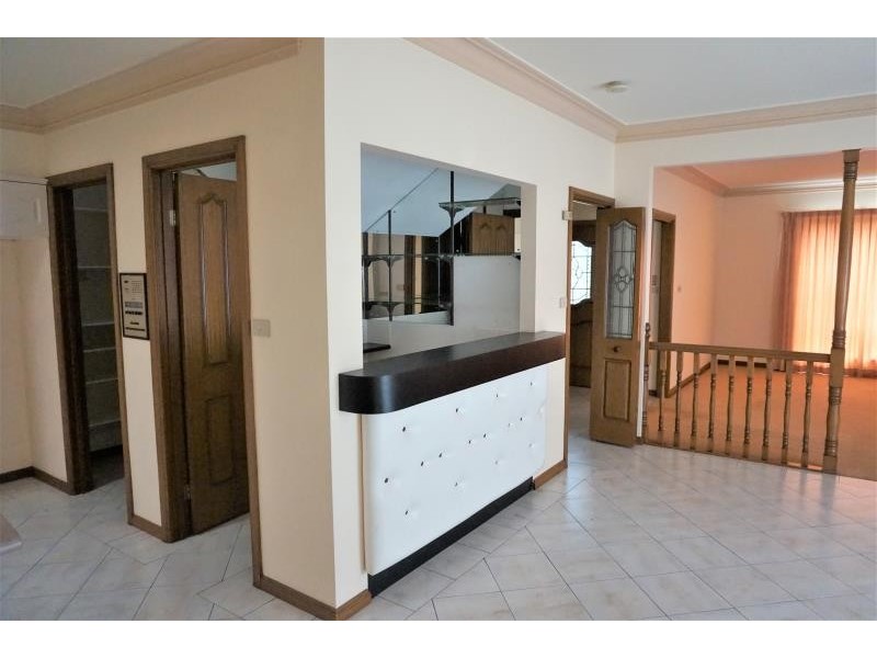 35 Simone Cres, Casula NSW 2170
