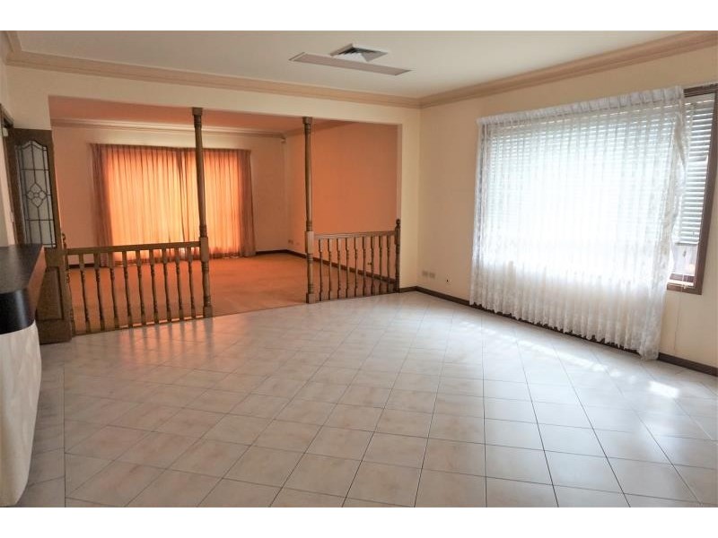 35 Simone Cres, Casula NSW 2170