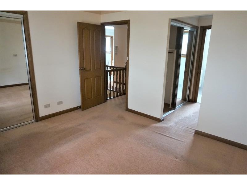35 Simone Cres, Casula NSW 2170
