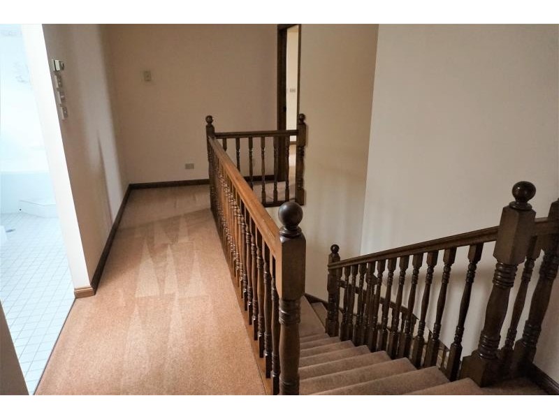 35 Simone Cres, Casula NSW 2170