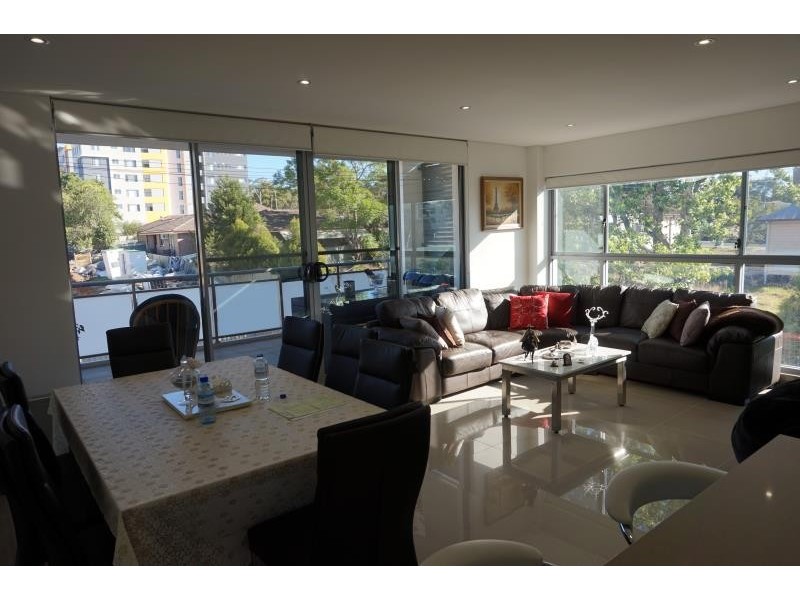 8/31-35 Chamberlain Street, Campbelltown NSW 2560