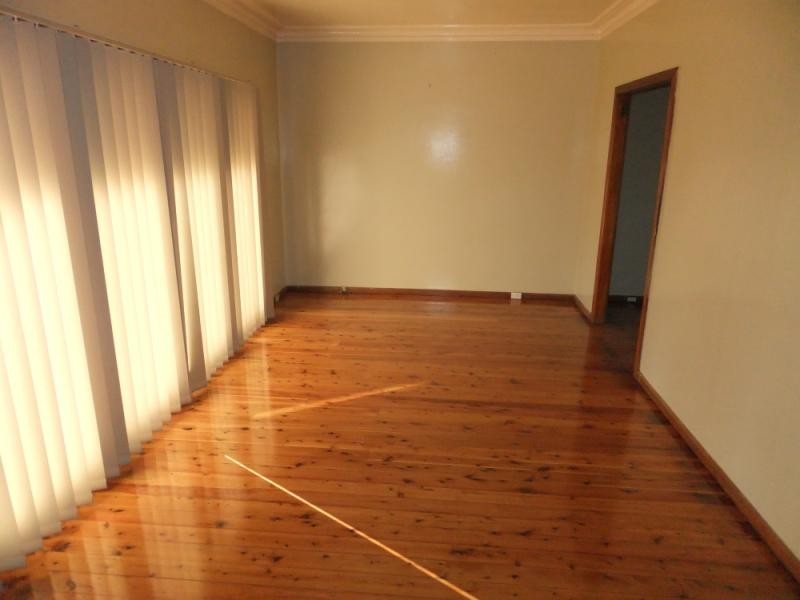 22 ROWE AVENUE, Lurnea NSW 2170