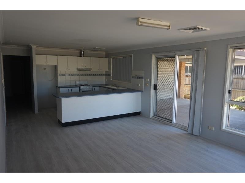 8 Tuross Close, Prestons NSW 2170