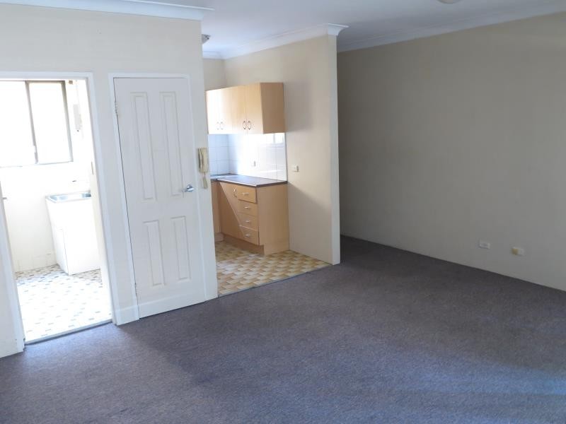 8/7-9 Forbes St, Warwick Farm NSW 2170