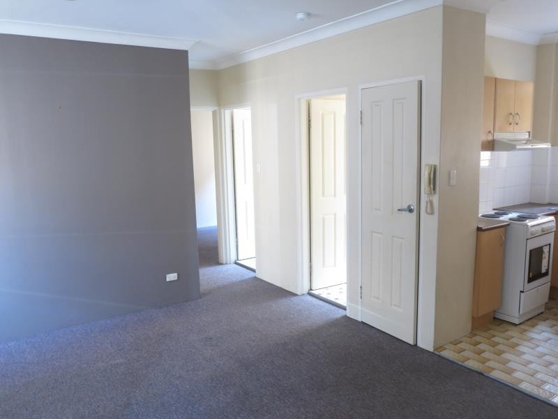 8/7-9 Forbes St, Warwick Farm NSW 2170