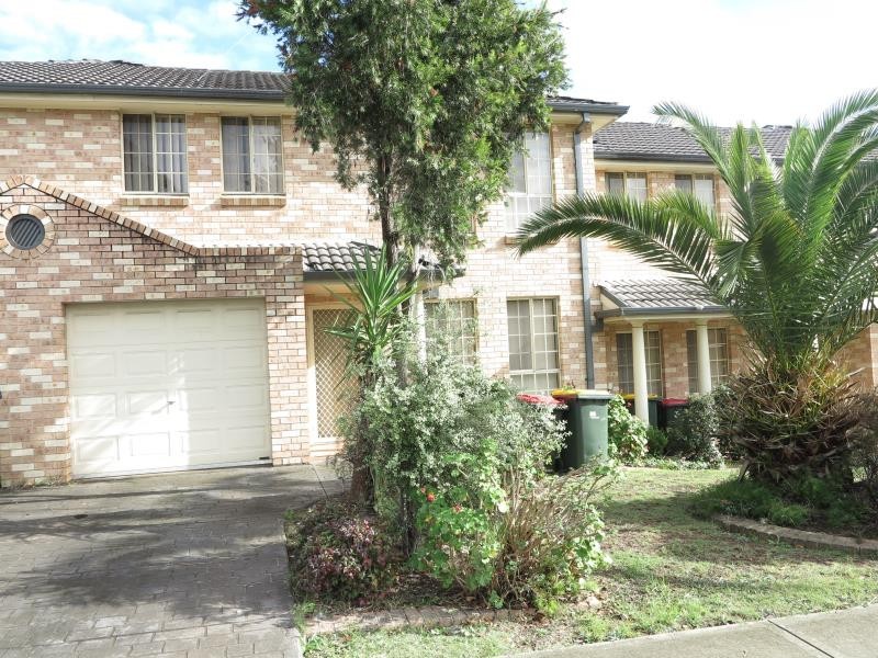 2/1 Lions Avenue, Lurnea NSW 2170