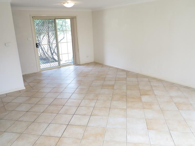 2/1 Lions Avenue, Lurnea NSW 2170