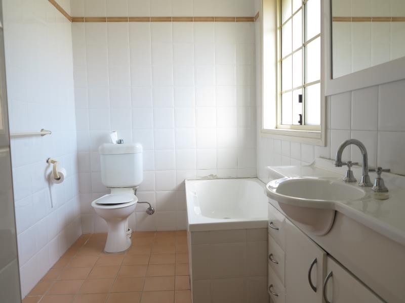 2/1 Lions Avenue, Lurnea NSW 2170