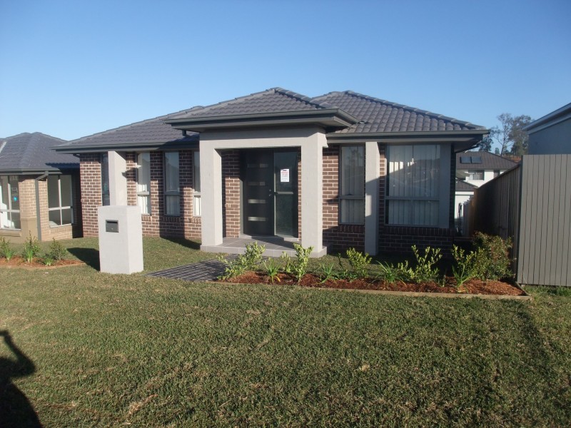 12 CHARLIE ST, Middleton Grange NSW 2171