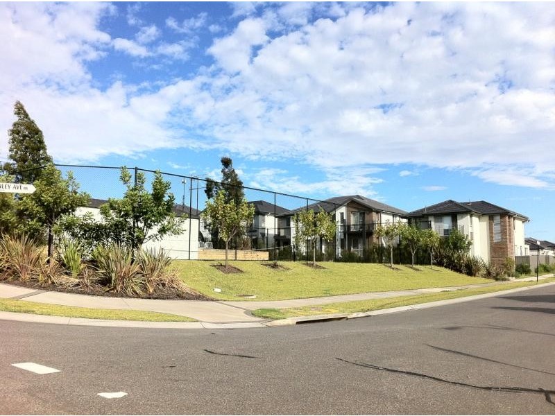 12 CHARLIE ST, Middleton Grange NSW 2171