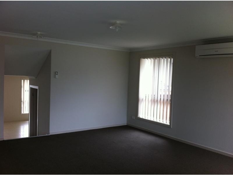 12 CHARLIE ST, Middleton Grange NSW 2171