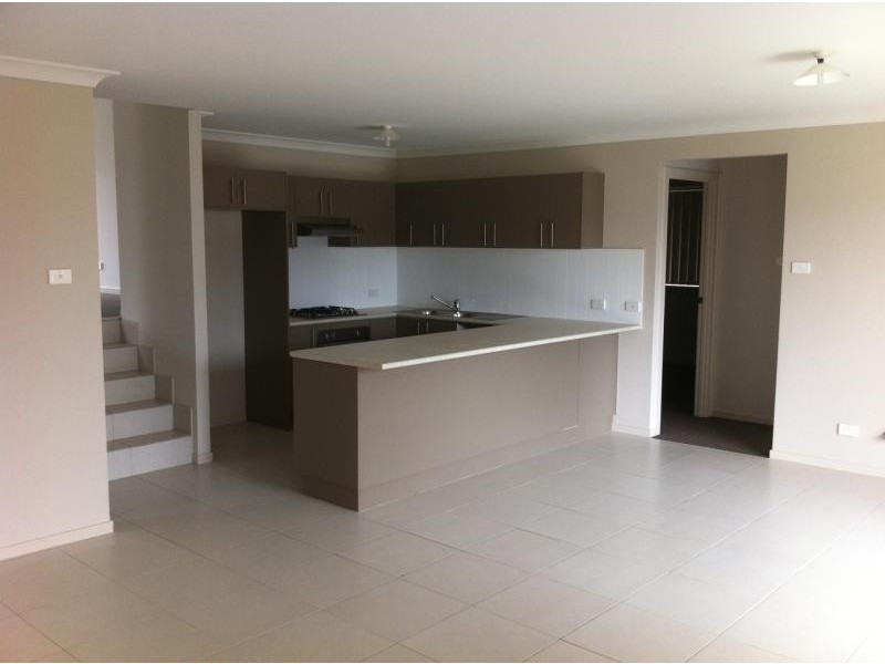 12 CHARLIE ST, Middleton Grange NSW 2171