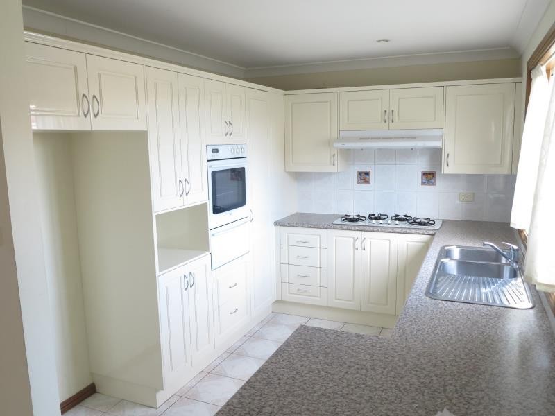 8 Althorpe Drive, Green Valley NSW 2168