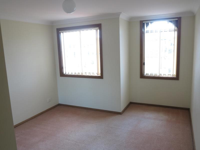 8 Althorpe Drive, Green Valley NSW 2168