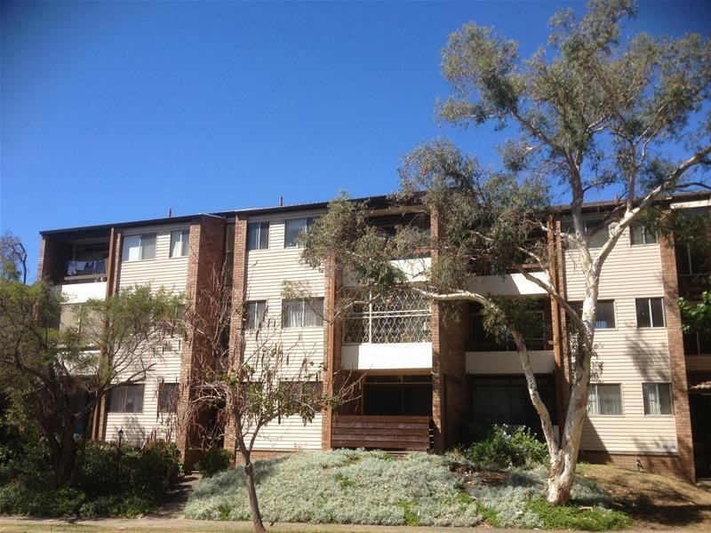 6/26 Remembrance Avenue, Warwick Farm NSW 2170