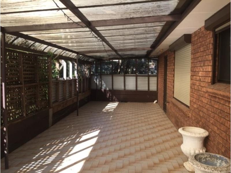 1 Lyrebird Crescent, Green Valley NSW 2168