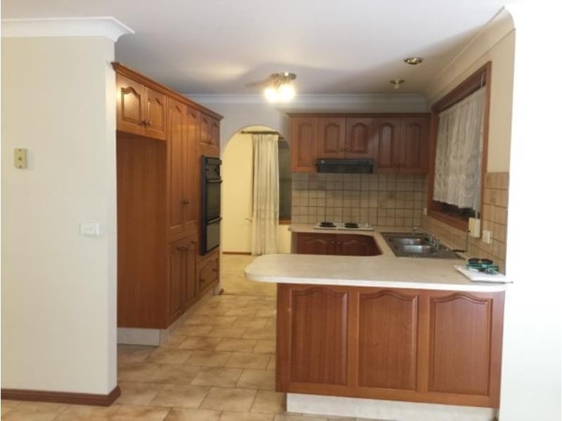 1 Lyrebird Crescent, Green Valley NSW 2168