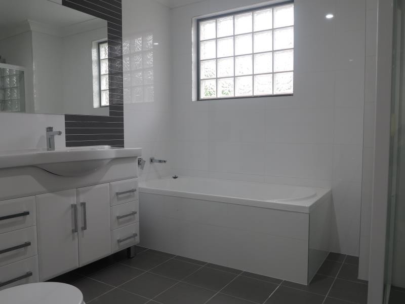 8/12 Freda Pl, Hammondville NSW 2170