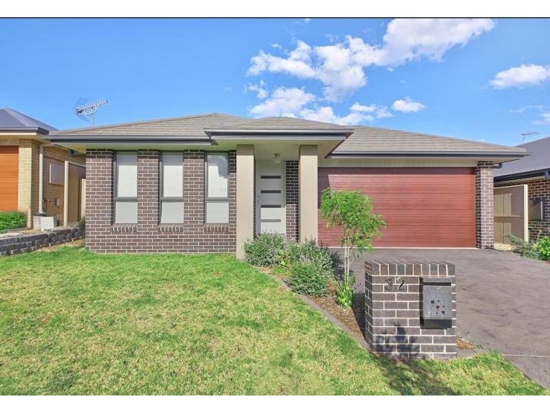 32 Pekin St, Spring Farm NSW 2570