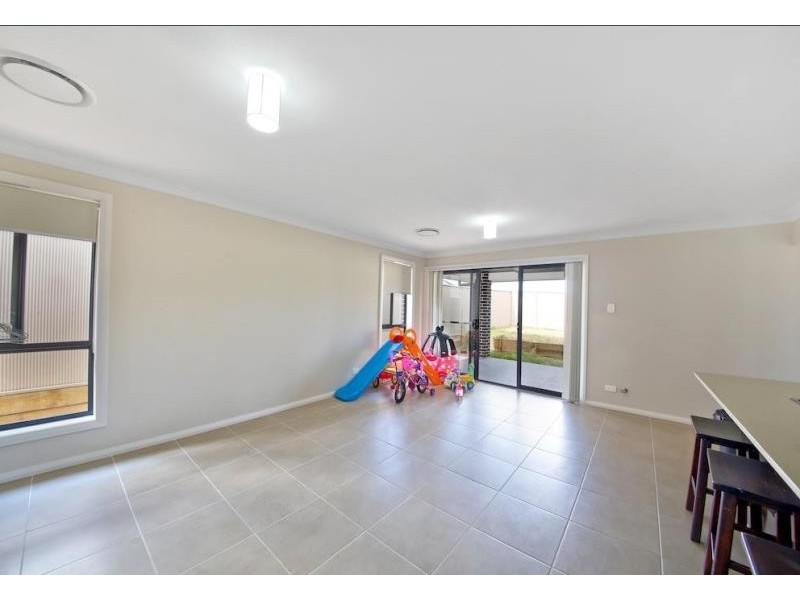32 Pekin St, Spring Farm NSW 2570
