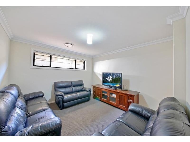 32 Pekin St, Spring Farm NSW 2570
