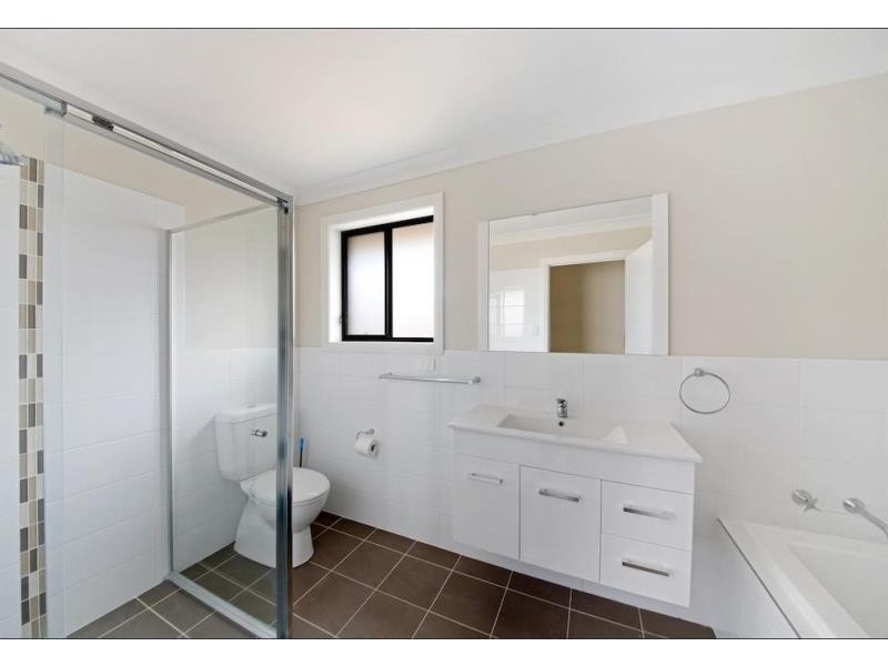 32 Pekin St, Spring Farm NSW 2570