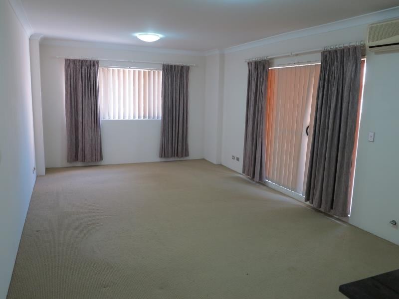 15/8-10 Browne Parade, Liverpool NSW 2170