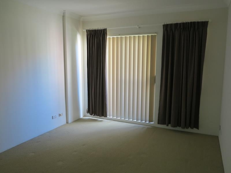 15/8-10 Browne Parade, Liverpool NSW 2170