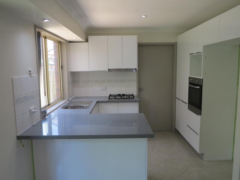 3/130 GLENFIELD RD, Glenfield NSW 2167