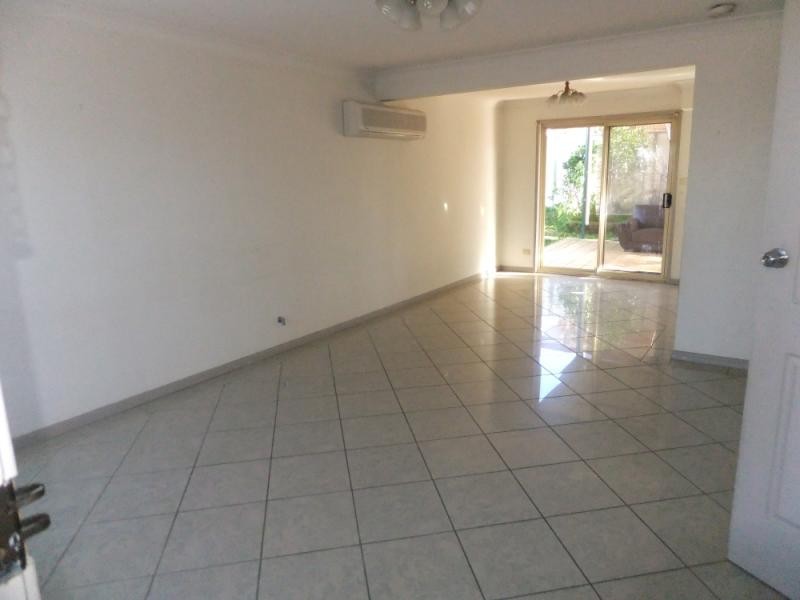 3/130 GLENFIELD RD, Glenfield NSW 2167