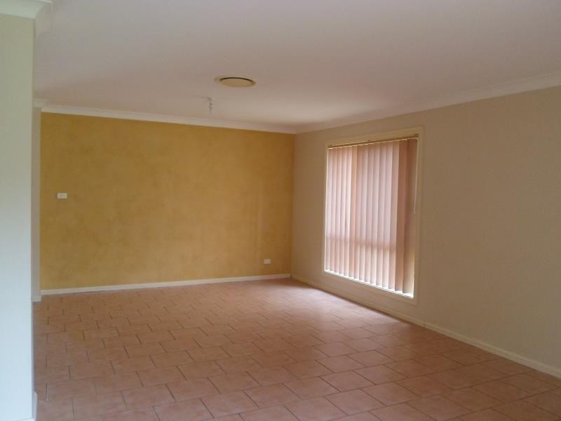 22 Ridgeway Close, West Hoxton NSW 2171