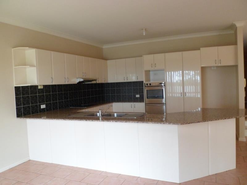 22 Ridgeway Close, West Hoxton NSW 2171