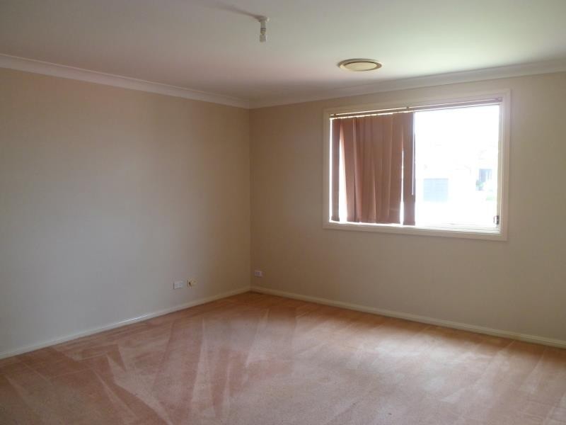 22 Ridgeway Close, West Hoxton NSW 2171
