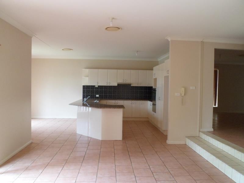 22 Ridgeway Close, West Hoxton NSW 2171